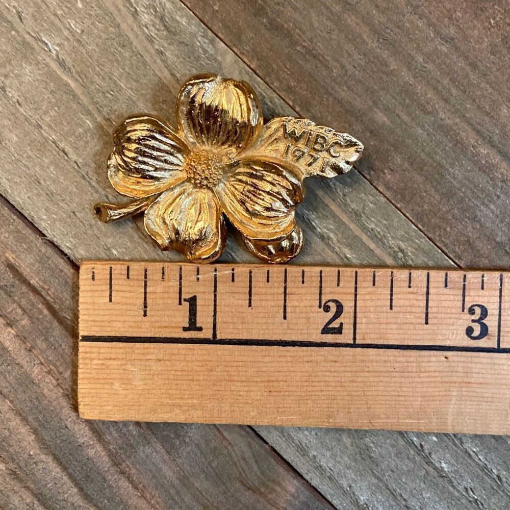 Vintage 1971 WIBC Women’s International Bowling Congress Dogwood Flower Brooch - Picture 5 of 5